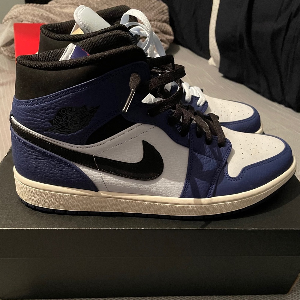 Air Jordan 1 Mid SE